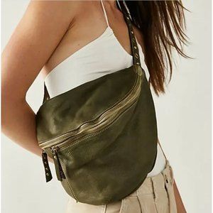 Free People Bolsa Nova Bella Large Leather Sling Bag Olive Green Oversized NEW